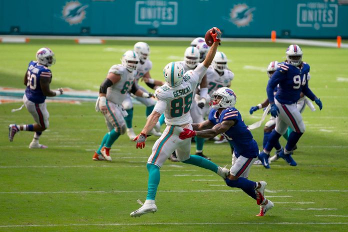 Dolphins defense fails to show up in loss to Bills