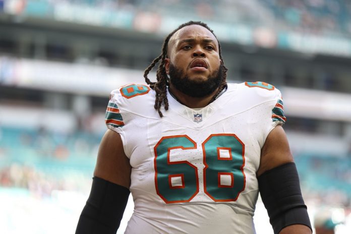 Dolphins lose Robert on day 1 of free agency