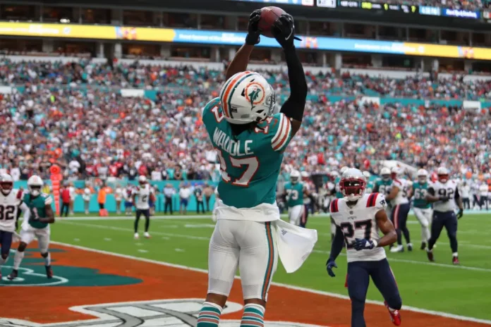 Dolphins dynamic WR Waddle gets monster $84.75m